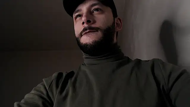 Snapshot of henryaxe chatting on March 13, 10:11 am henryaxe online show from March 13, 10:11 am