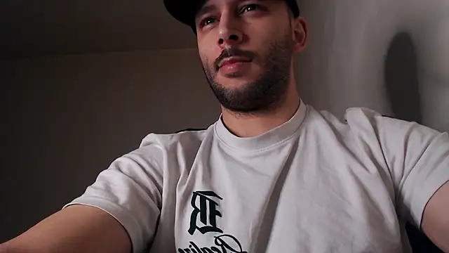 Snapshot of henryaxe chatting on March 21, 3:48 pm henryaxe online show from March 21, 3:48 pm