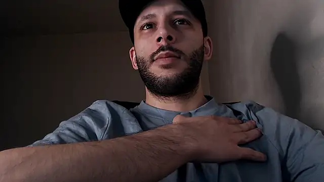 Snapshot of henryaxe chatting on March 28, 10:37 am henryaxe online show from March 28, 10:37 am