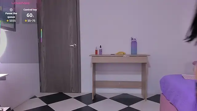 alexa pariss online show from October 7, 8:17 pm