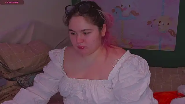 Freakcute  online show from February 27, 5:26 pm