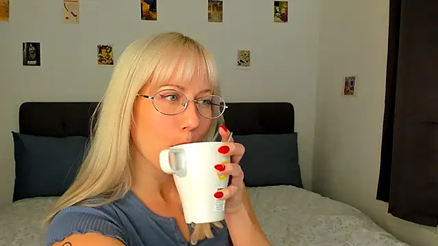 Snapshot of Ad_Astrid chatting on February 15, 7:32 pm Ad Astrid online show from February 15, 7:32 pm