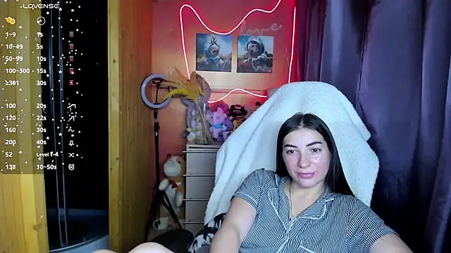 Fiery Brunette  online show from November 19, 6:30 pm