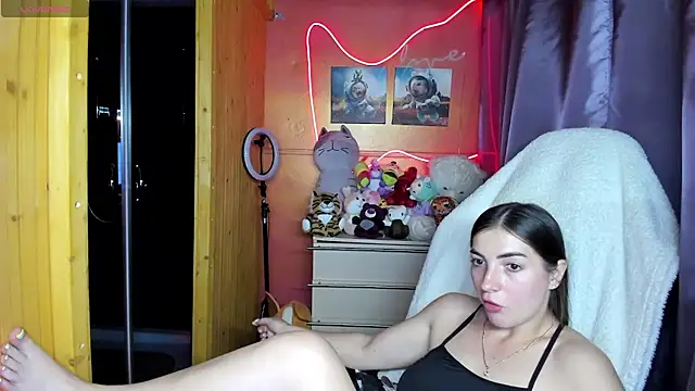 Fiery Brunette  online show from July 17, 4:52 am