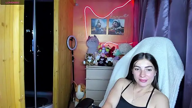 Fiery Brunette  online show from July 18, 3:54 am