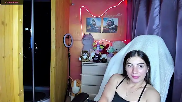Fiery Brunette  online show from July 19, 3:43 am