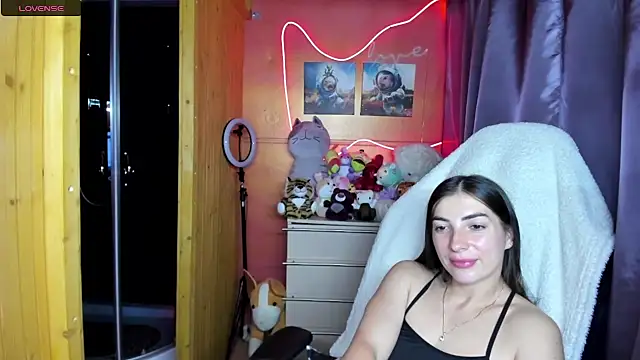 Fiery Brunette  online show from July 21, 4:15 am