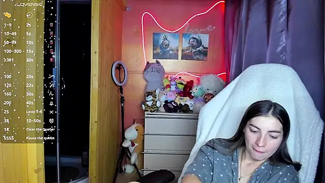 Fiery Brunette  online show from July 31, 4:56 am