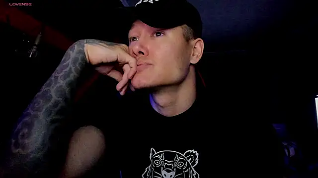 Snapshot of RODARRI chatting on October 15, 1:28 am RODARRI online show from October 15, 1:28 am