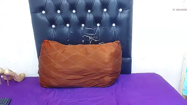 Snapshot of JUICYASSxxx chatting on March 12, 11:44 pm JUICYASSxxx online show from March 12, 11:44 pm