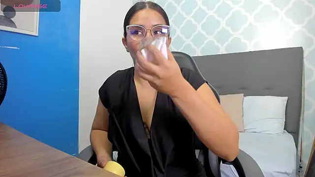 ayla13  online show from February 12, 7:20 pm