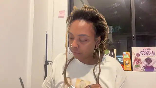 ChocolateCakeQueen online show from September 26, 12:14 am