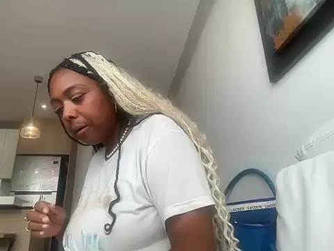 ChocolateCakeQueen online show from July 10, 1:25 pm