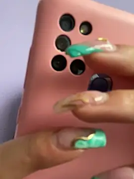 hannahb-e online show from February 6, 4:47 pm