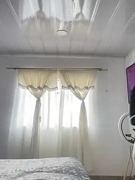 hannahb-e online show from February 7, 2:26 pm