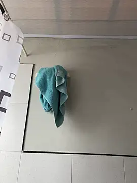 hannahb-e online show from March 18, 2:04 pm