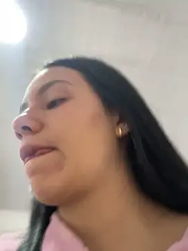 hannahb-e online show from October 3, 3:20 pm