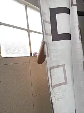 Snapshot of hannahb-e chatting on February 11, 3:50 pm hannahb-e online show from February 11, 3:50 pm