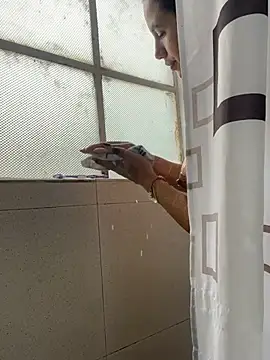 Snapshot of hannahb-e chatting on February 12, 8:04 pm hannahb-e online show from February 12, 8:04 pm