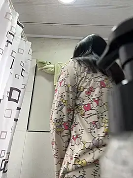 Snapshot of hannahb-e chatting on February 14, 1:52 pm hannahb-e online show from February 14, 1:52 pm