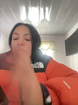 Snapshot of hannahb-e chatting on February 23, 7:11 pm hannahb-e online show from February 23, 7:11 pm