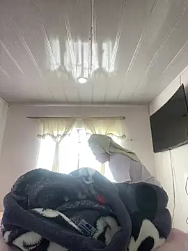 Snapshot of hannahb-e chatting on February 25, 1:10 pm hannahb-e online show from February 25, 1:10 pm