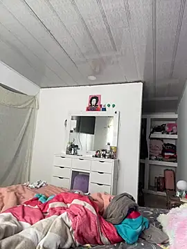 Snapshot of hannahb-e chatting on March 1, 1:02 pm hannahb-e online show from March 1, 1:02 pm