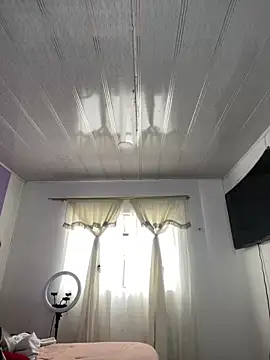 Snapshot of hannahb-e chatting on March 5, 2:46 pm hannahb-e online show from March 5, 2:46 pm