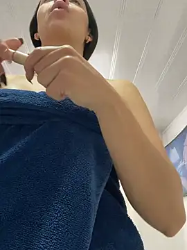 Snapshot of hannahb-e chatting on March 11, 12:44 pm hannahb-e online show from March 11, 12:44 pm