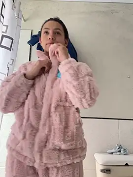 Snapshot of hannahb-e chatting on March 15, 3:07 pm hannahb-e online show from March 15, 3:07 pm