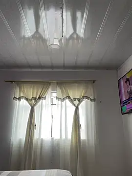 Snapshot of hannahb-e chatting on March 27, 2:06 pm hannahb-e online show from March 27, 2:06 pm