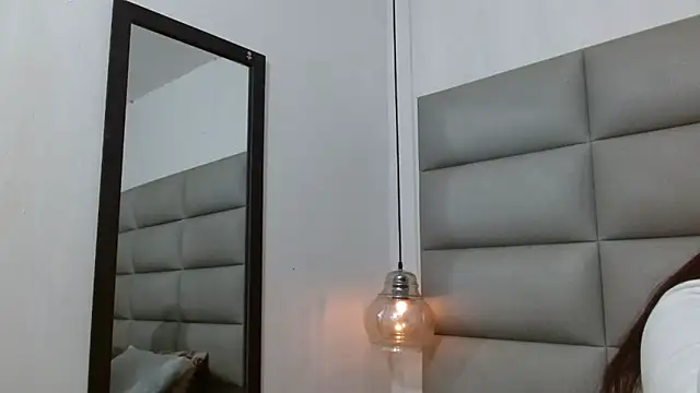 emily brontee  online show from September 23, 12:41 pm