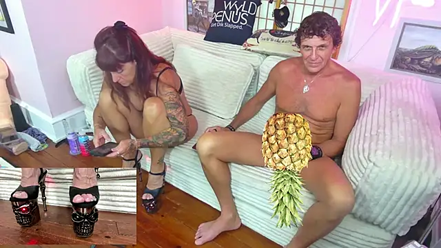 sexyandjagundo online show from June 14, 7:05 pm