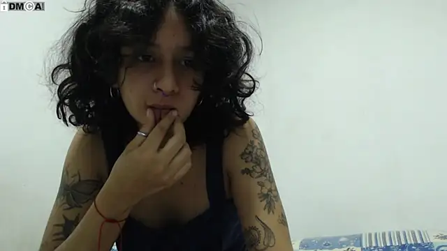 Snapshot of AlinaWoolf_ chatting on February 25, 1:37 am AlinaWoolf online show from February 25, 1:37 am