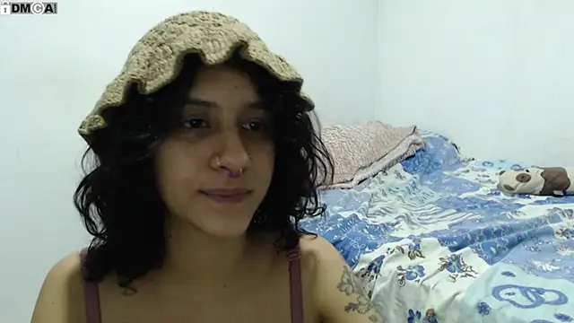 Snapshot of AlinaWoolf_ chatting on March 2, 5:08 am AlinaWoolf online show from March 2, 5:08 am