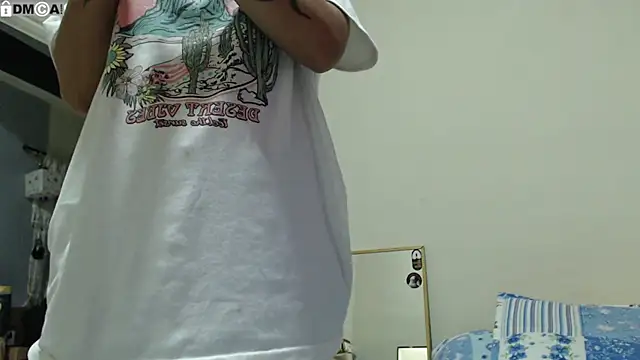 Snapshot of AlinaWoolf_ chatting on April 9, 6:19 am AlinaWoolf online show from April 9, 6:19 am