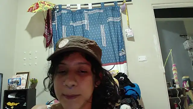 Snapshot of AlinaWoolf_ chatting on May 11, 3:12 am AlinaWoolf online show from May 11, 3:12 am