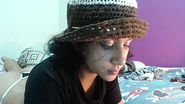 Snapshot of AlinaWoolf_ chatting on May 14, 6:20 am AlinaWoolf online show from May 14, 6:20 am