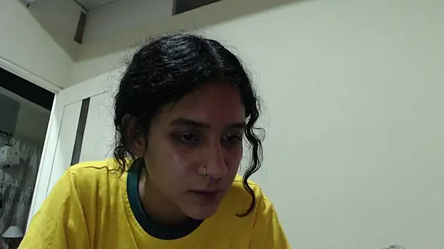 Snapshot of AlinaWoolf_ chatting on May 16, 4:42 am AlinaWoolf online show from May 16, 4:42 am