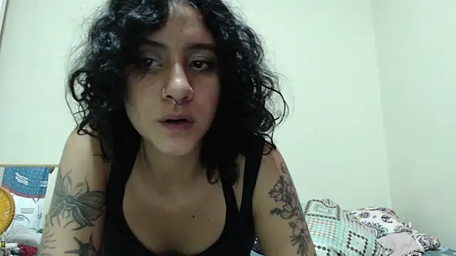Snapshot of AlinaWoolf_ chatting on May 19, 3:35 am AlinaWoolf online show from May 19, 3:35 am