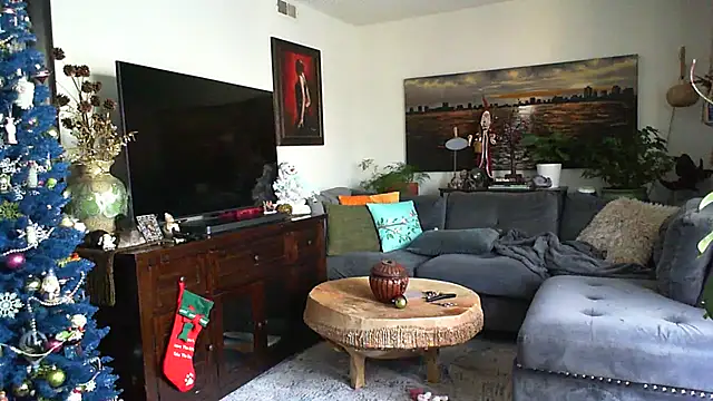 CeceilaMoon online show from December 1, 2:55 pm