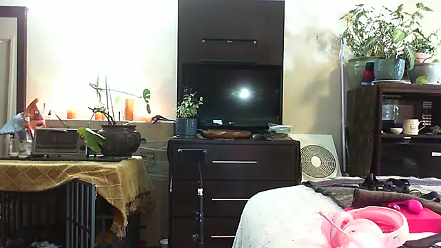 Snapshot of CeceilaMoon chatting on July 14, 4:23 pm CeceilaMoon online show from July 14, 4:23 pm