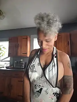 Snapshot of CeceilaMoon chatting on July 28, 2:35 pm CeceilaMoon online show from July 28, 2:35 pm