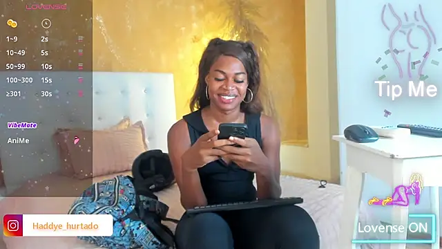 shenielxx online show from March 15, 4:43 pm