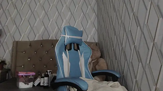 NicolleTaylor online show from March 19, 4:03 am