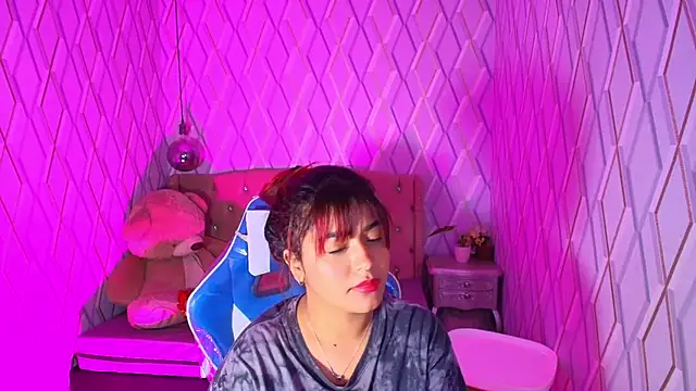 Snapshot of NicolleTaylor chatting on February 22, 4:13 am NicolleTaylor online show from February 22, 4:13 am