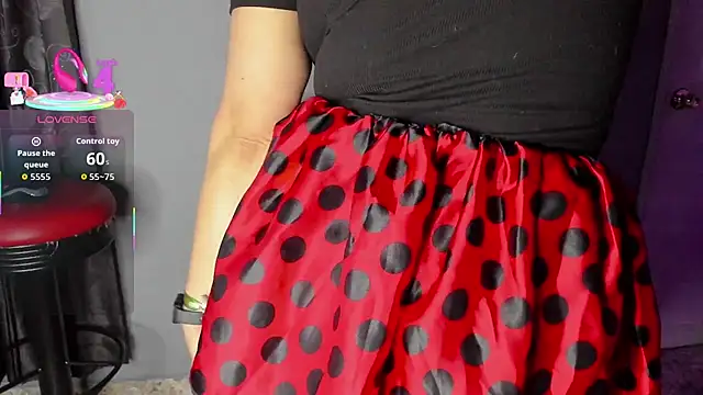 Snapshot of MarthinaBaker chatting on October 30, 8:53 pm MarthinaBaker online show from October 30, 8:53 pm