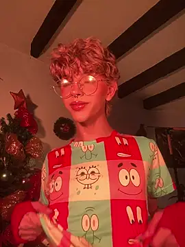 lyamthommpson online show from December 16, 8:58 pm