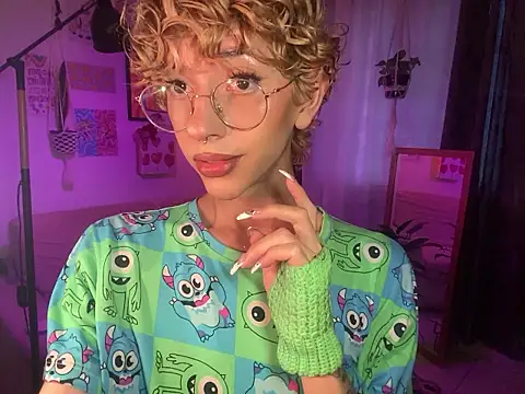 lyamthommpson online show from March 17, 8:34 pm