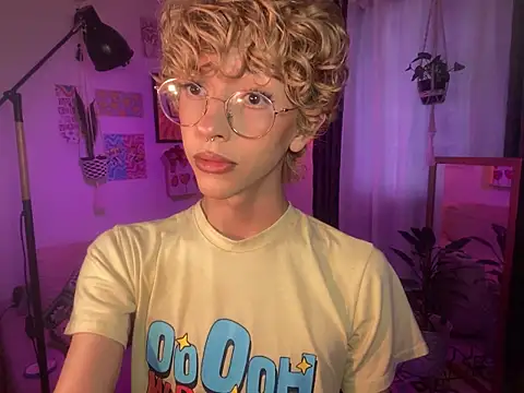 lyamthommpson online show from March 21, 7:39 pm